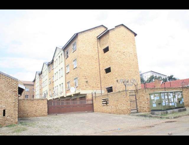 2 BEDROOM APARTMENT FOR SALE IN KEMPTON PARK